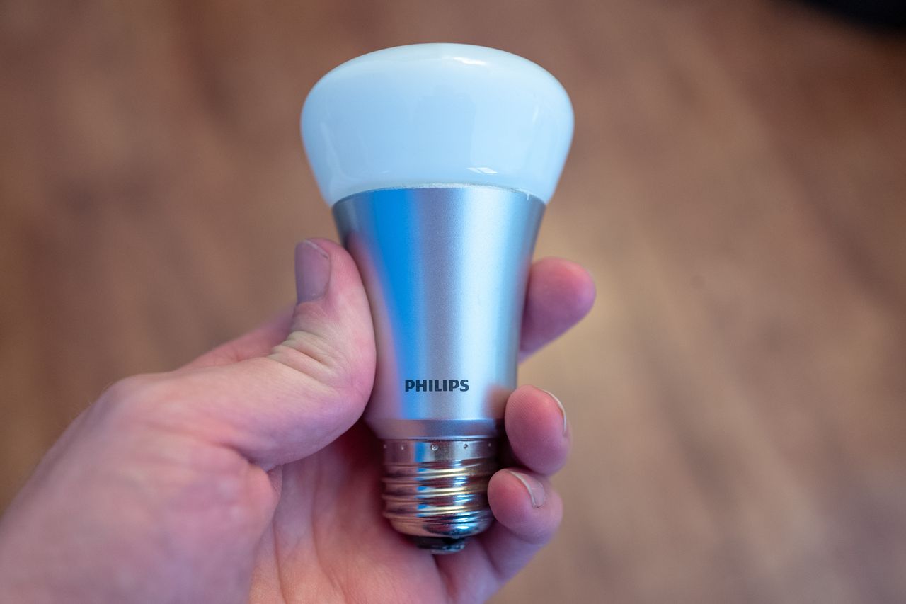 Żarówki Philips Hue z poważną luką. Pozwoliła na włamanie do sieci komputerowej