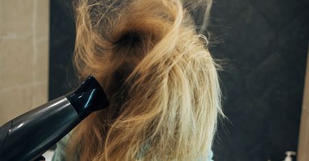 Beach bob to hit na lato 2026. Ta fryzura zachwyca lekkością