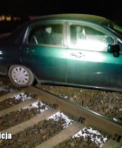 Pijana kobieta wjechała na torowisko. Autem wiozła dziecko