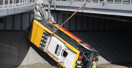 Autobus spadł z wiaduktu. Prokuratura domaga się wyższej kary dla kierowcy