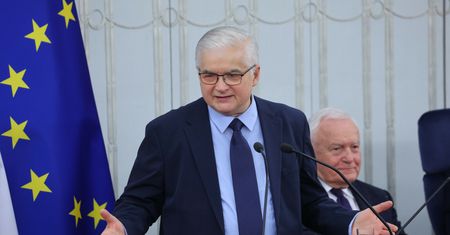 Cimoszewicz mógł uniknąć wypadku. Biegli o ekstremalnym hamowaniu