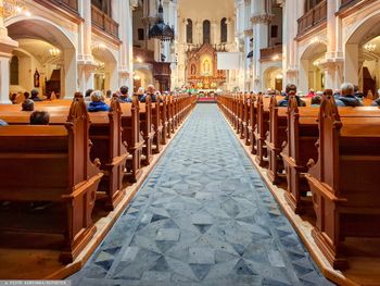 To tu najwięcej Polaków chodzi do kościoła. Są dane z nowego raportu