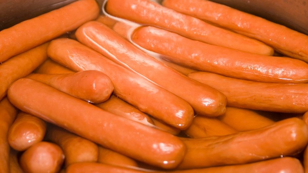 GIS ostrzega przed popularnymi parówkami. Są szczególnie niebezpieczne dla alergików