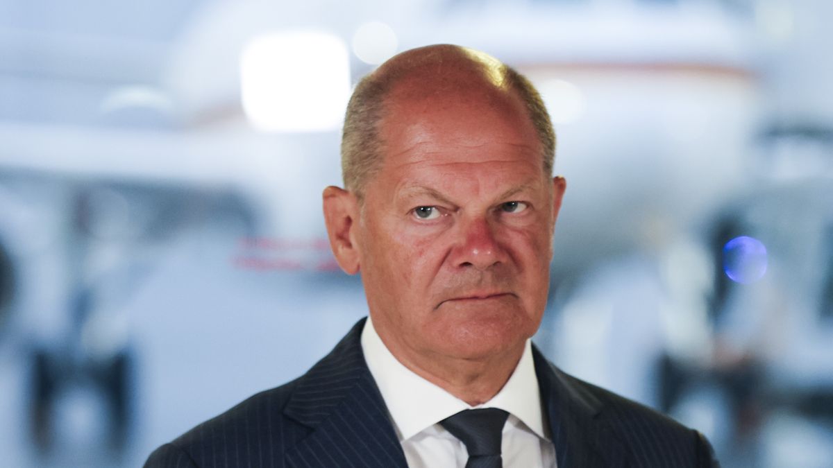 COLOGNE, GERMANY - AUGUST 1: German Chancellor Olaf Scholz (SPD) gives a press conference detailing a prisoner exchange with Russia at Cologne Bonn Airport on August 1, 2024 in Cologne, Germany. A total of two dozen people were expected to be exchanged between the US and Russia today, including Evan Gershkovich, US Marine veteran Paul Whelan, and Russian-American radio journalist Alsu Kurmasheva. The prisoner swap involved multiple aircraft and multiple countries. (Photo by Christoph Reichwein - Pool/Getty Images)