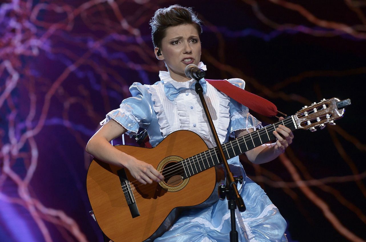 Dominika Barabas na scenie podczas festiwalu w Opolu w 2016 roku 