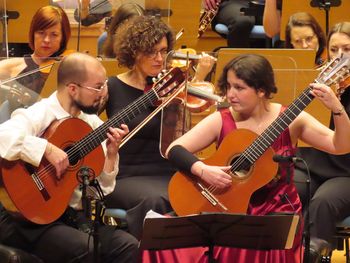 Zielona Góra: O sole mio, Tico tico, tort i dwa muzyczne małżeństwa na scenie. Za nami finał jubileuszowego Międzynarodowego Festiwalu Gitarowego