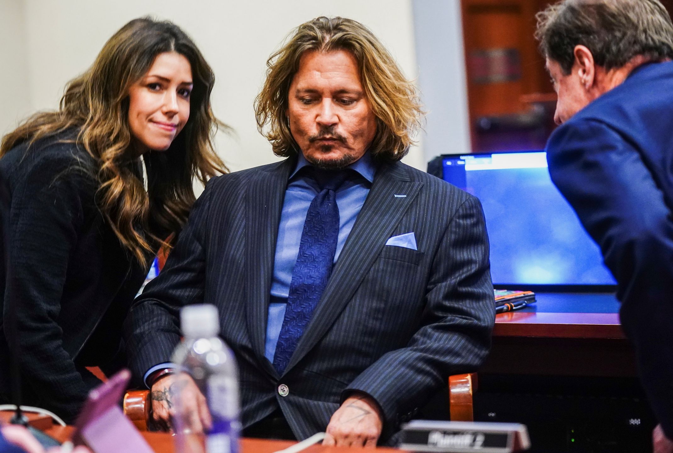 Asystentka Amber Heard POGRĄŻA JĄ na rozprawie z Johnnym Deppem. "Bardzo DRAMATYCZNA osoba"