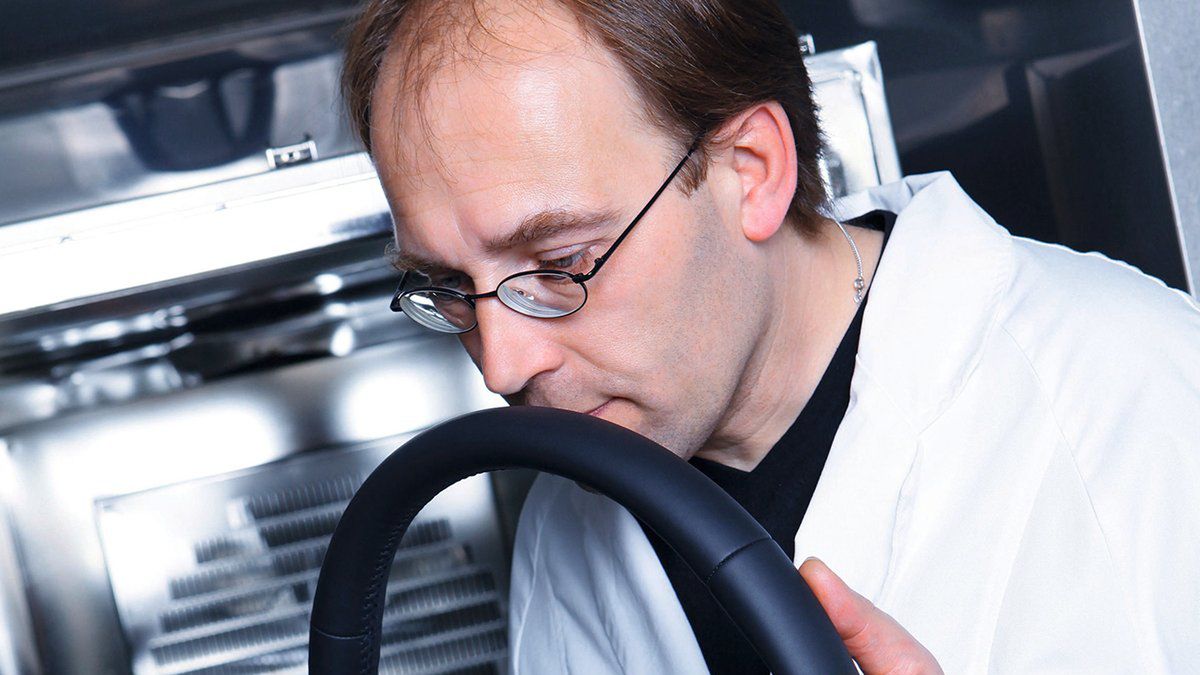 Kierownica musi pachnieć właściwie, ale specjaliści z Audi zwracają uwagę na każdy detal wnętrza.