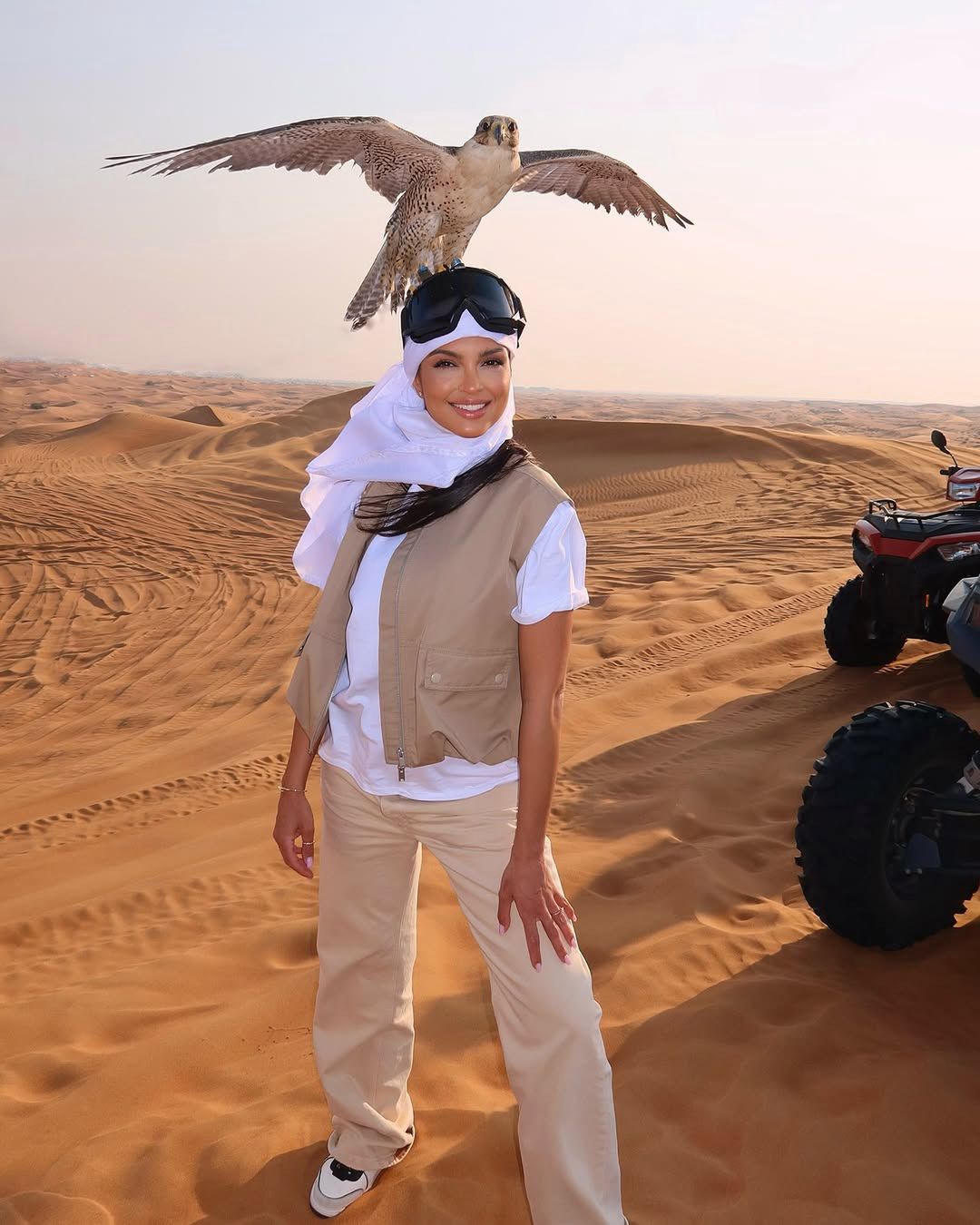 Klaudia El Dursi eksponuje ciążowy brzuch na wydmach w Dubaju