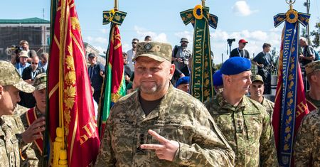 Szorstka przyjaźń generała z prezydentem. Trwa ich wojna podjazdowa