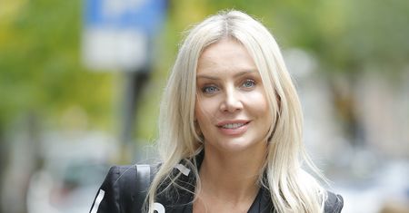 Agnieszka Woźniak-Starak w mini na mrozie. Lubi prowokować?
