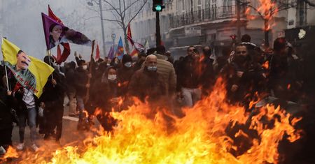 Ludzie wyszli na ulice Paryża. Są nowe szczegóły ws. zbrodni