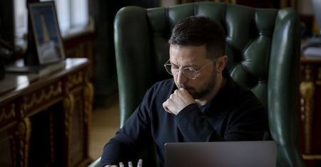 Kijów zastrasza "niewygodnych" dziennikarzy. Grożą wysłaniem na front