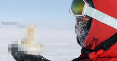 To nie fotomontaż. Naukowiec pokazał, co dzieje się przy -65 st. C