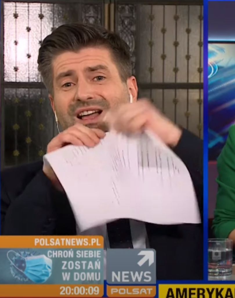 Krzysztof Śmiszek podarł na wizji projekt ustawy Kai Godek "Stop LGBT"