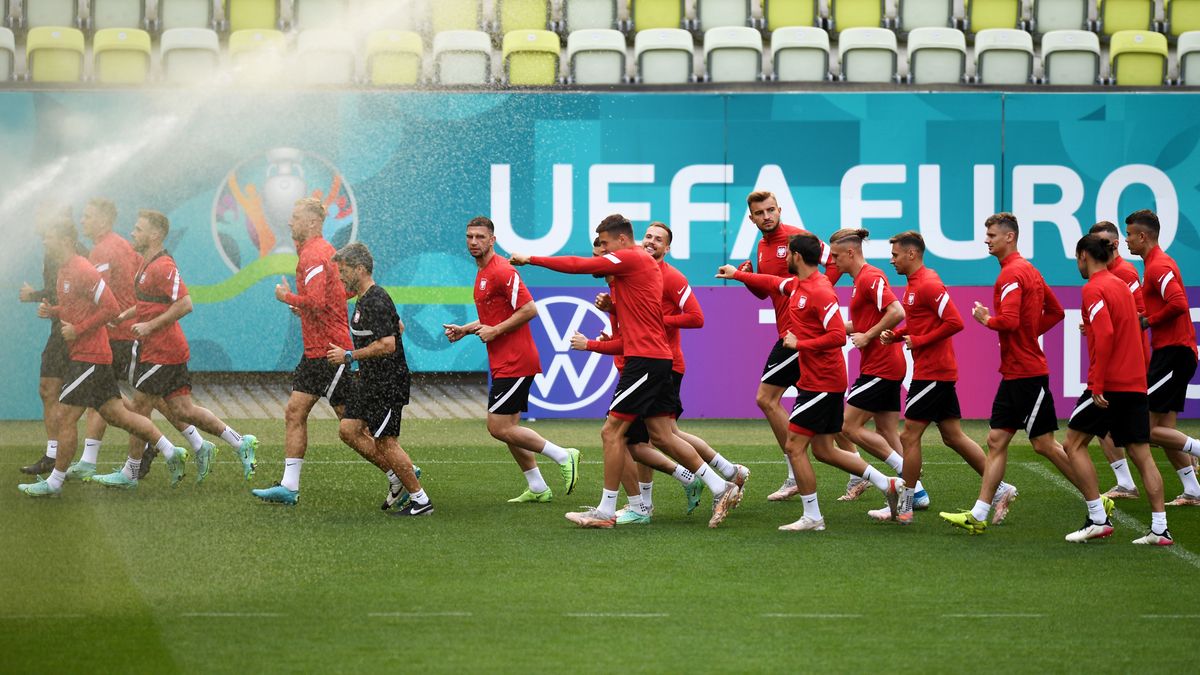 Gdańsk, 13.06.202. Piłkarskie mistrzostwa Europy - Euro 2020. Piłkarze reprezentacji Polski podczas treningu kadry w Gdańsku, 13 bm. Polacy przygotowują sie do jutrzejszego meczu grupy E ze Słowacją, który odbędzie się w St. Petersburgu. (gj) PAP/Marcin Gadomski