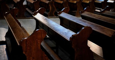 Wrocław. Bp Edward Janiak wiedział o krzywdzeniu dzieci przez księży, ale milczał. Watykan przyjął jego rezygnację
