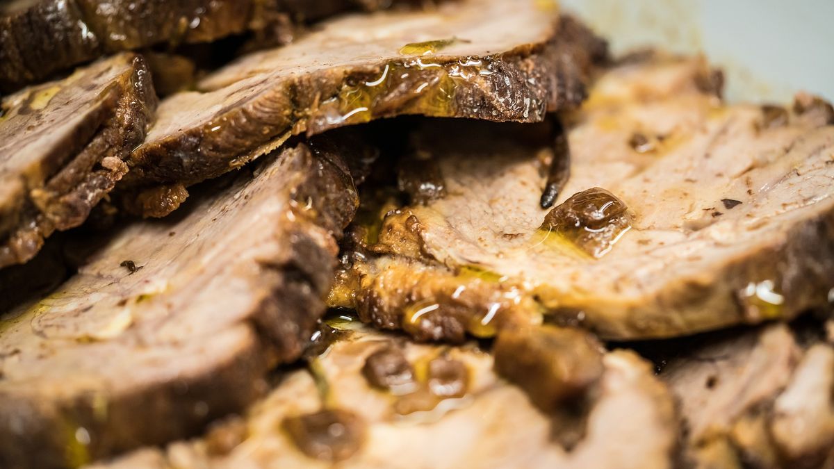 Soczysty schab po dziekańsku to idealny pomysł na alternatywę dla schabowego