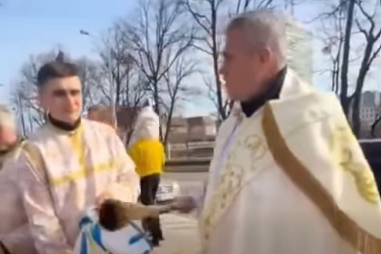 Polacy "są na żołdzie za ruble". Ksiądz wywołał burzę. Ukraińcy nagrywali