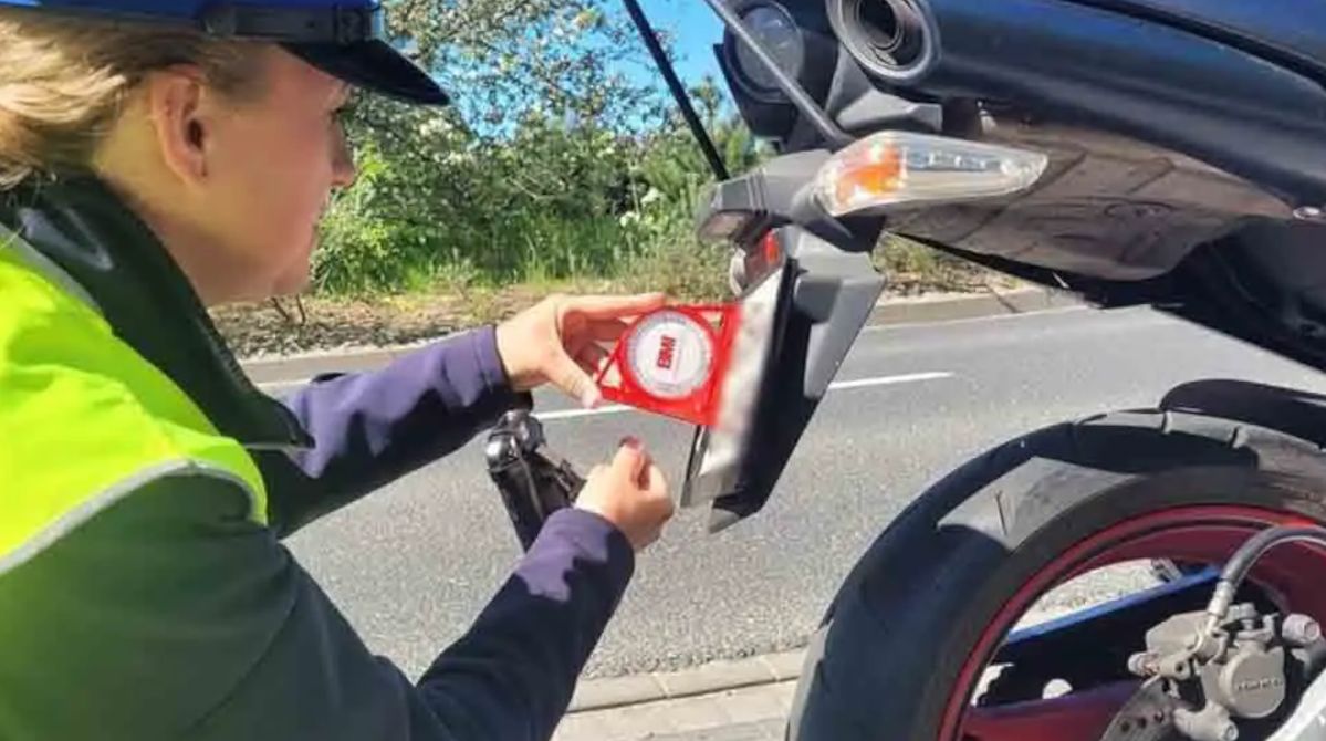 Kątomierze w rękach policji ze Słupska. Sprawdzają motocyklistów