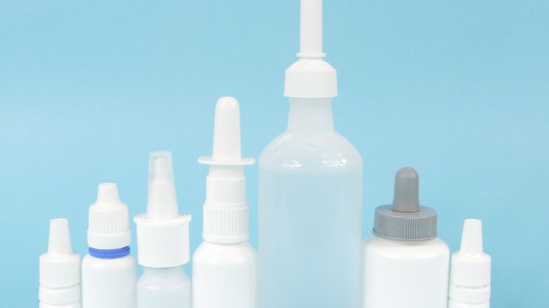 Woda morska do nosa dla dorosłych i dzieci sprawdza się w leczeniu alergii i infekcji górnych dróg oddechowych.