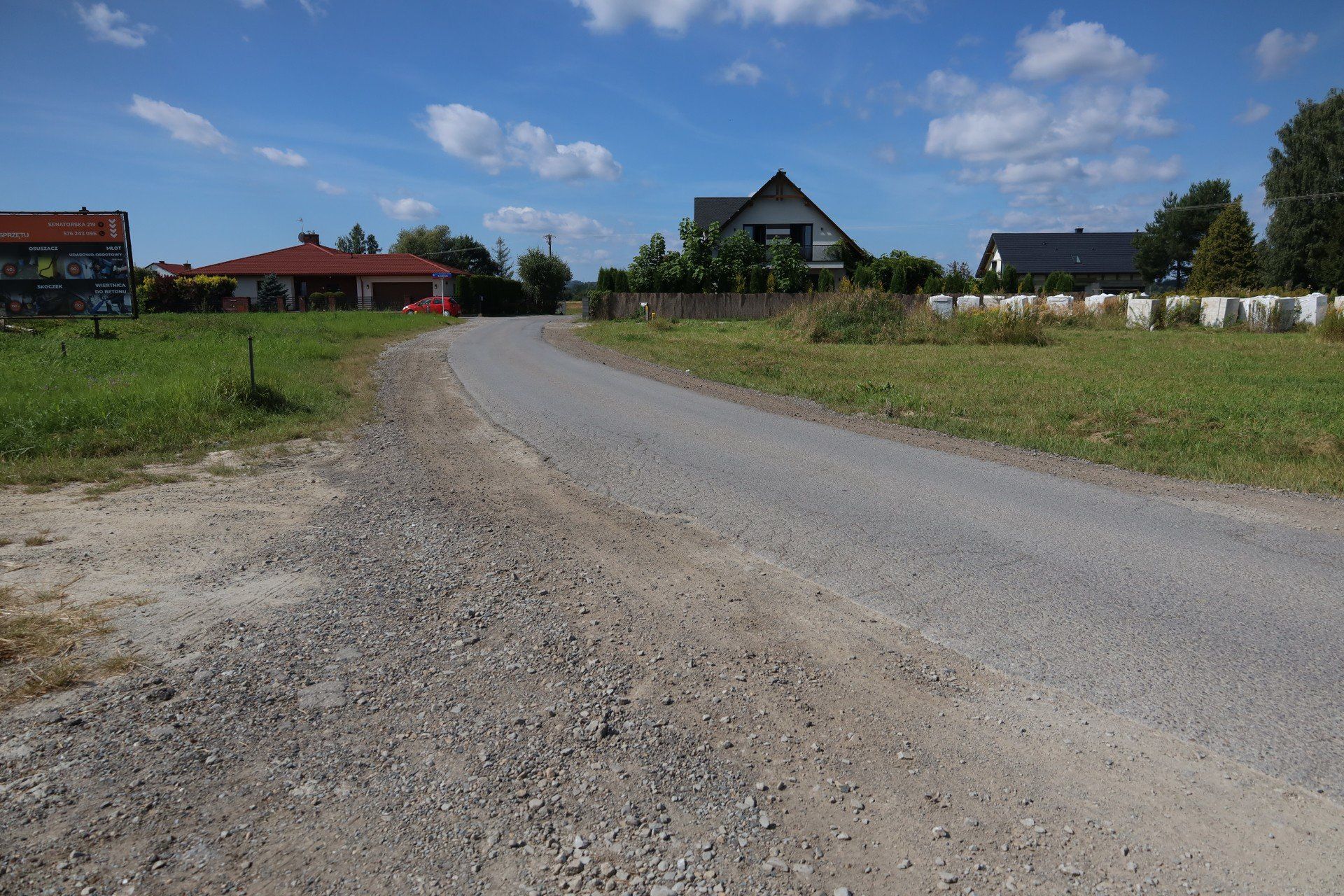 Ulicę Senatorską czka gruntowny remont, najpierw jednak właściciele wywłaszczonych działek muszą dostać pieniądze, na które cześć z nich czeka od kwietnia.