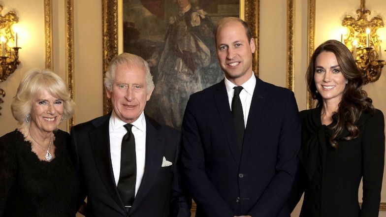 Nowy oficjalny portret rodziny królewskiej z królem Karolem III