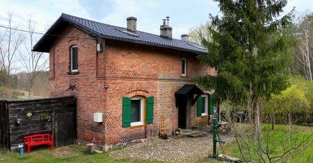 Zobaczył ogłoszenie i obudził żonę. Kupili dom za 90 tys. zł