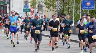 Cieszyński Fortuna Bieg 2026 już za nami. Ponad 1200 osób na starcie. Piękna rywalizacja w miastach po obu stronach Olzy. Zobaczcie zdjęcia!