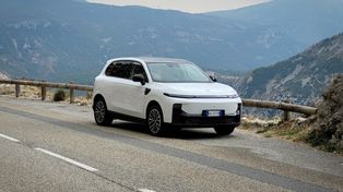 Leapmotor B10 doczekał się wersji z silnikiem spalinowym. Wiemy, ile kosztuje