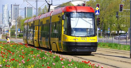 Wpadła pod tramwaj. Śmiertelny wypadek w Warszawie