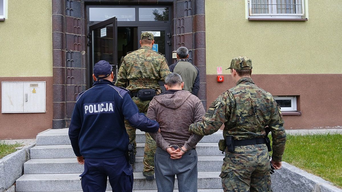 Prawie stu cudzoziemców zobowiązanych do wyjazdu z Polski