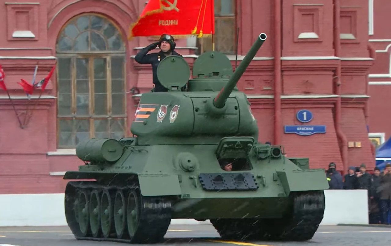 Single WWII tank at Moscow parade sparks debate over Russian military might