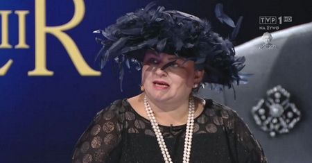 Widowiskowy strój ekspertki TVP podczas transmisji pogrzebu królowej Elżbiety II