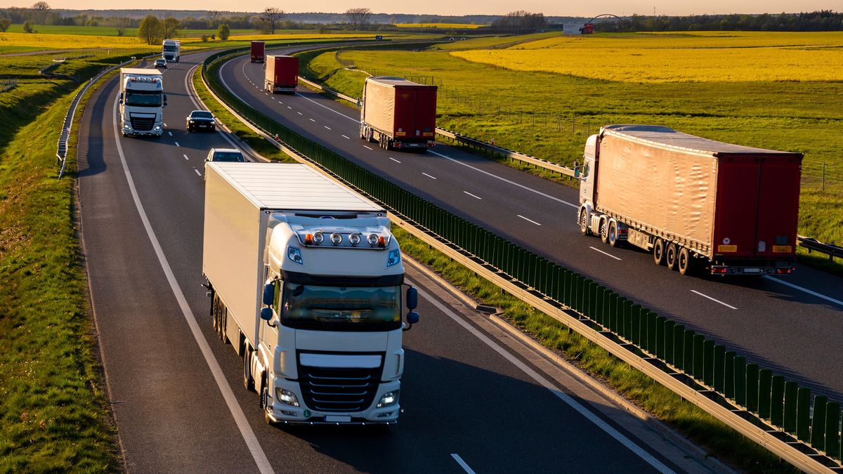 Tusk ogłasza pakiet ws. cen paliw. Przedstawiciel transportowców punktuje dwie kwestie