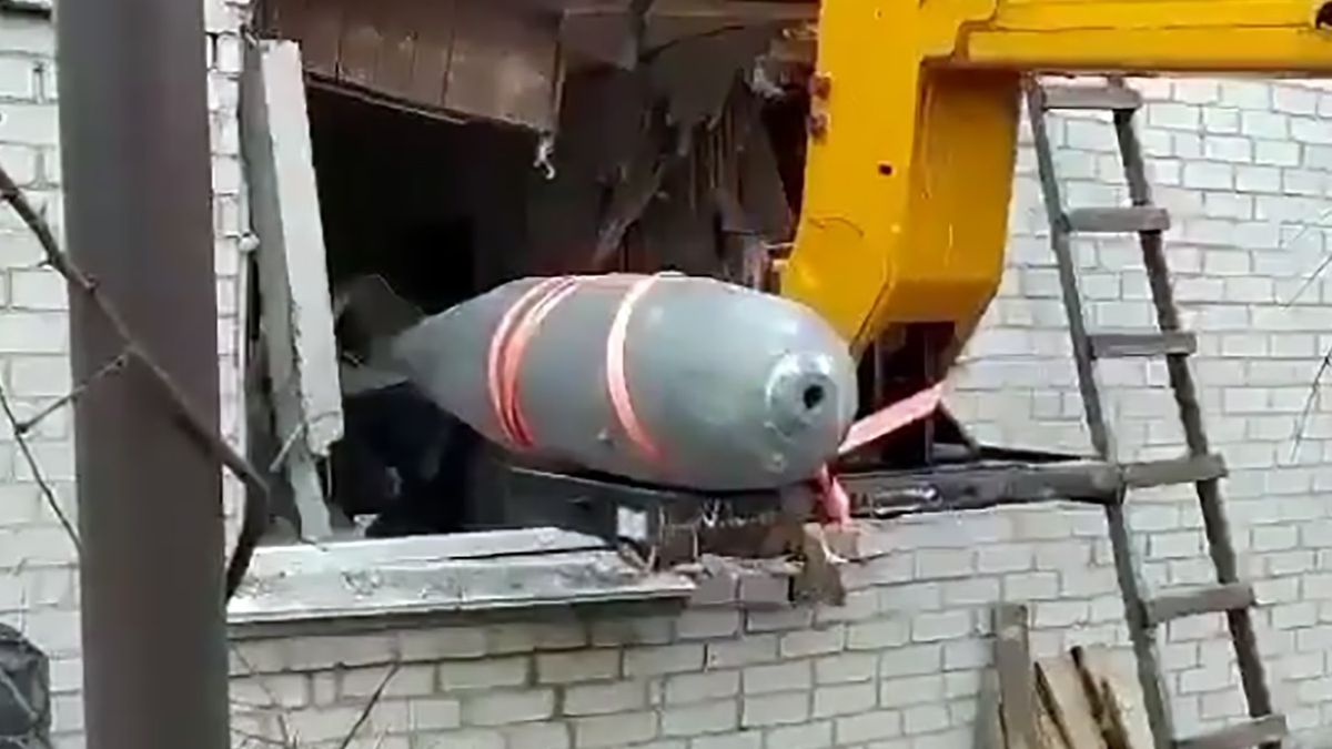 Ukraińskie służby usunęły ze ściany domu groźny niewybuch