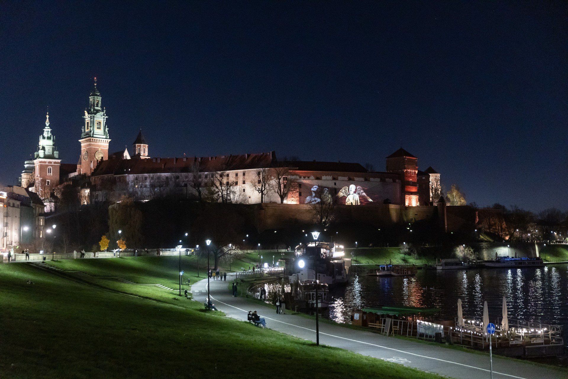 &#34;Korona i Państwo - 1000 lat Królestwa&#34;. Widowisko multimedialne na Wawelu.