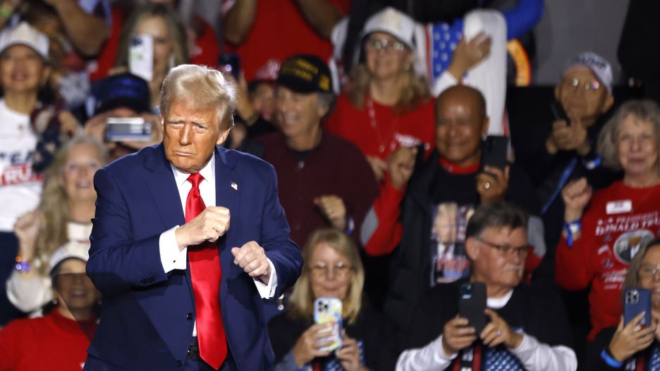 US President Donald J. Trump dances on stage after speaking at an event at the Circa Resort and Casino in Las Vegas, Nevada, USA, 25 January 2025. EPA/BIZUAYEHU TESFAYE Dostawca: PAP/EPA.