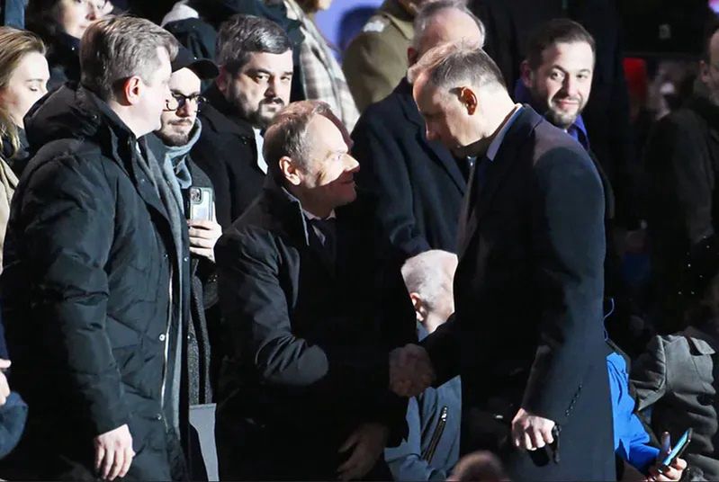 Ten gest niewiele znaczył. Prezydent Duda pominął Donalda Tuska