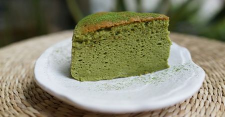 Przepis na sernik matcha. To będzie twój nowy ulubiony deser