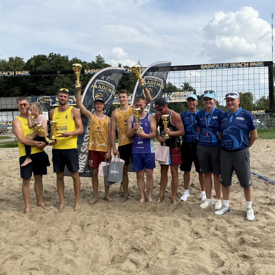 Stargard: Zacięta walka podczas siatkówki plażowej – Obst i Bąkowski zwyciężają nad Miedwiem!