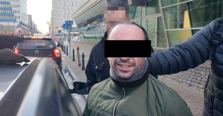 Spychał starsze kobiety ze schodów. Brutalny Gruzin zatrzymany
