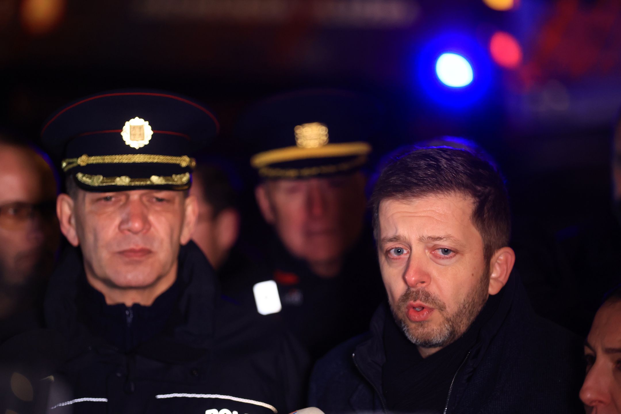 Several dead and dozens injured in central Prague University shooting
epa11040054 Interior Minister Vit Rakusan(R) and Police President, Martin Vondrasek(L) speak to the press near the scene of a shooting at Charles University in central Prague, 21 December 2023. According to the Police President, Martin Vondrasek, there are more than 15 people dead and 24 injured, but that these may not be final numbers. According to Czech police the perpetrator of  was a 24 year-old Charles University student.  EPA/MARTIN DIVISEK 
Dostawca: PAP/EPA.
MARTIN DIVISEK