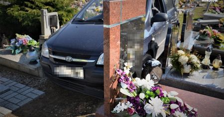 88-latek wjechał na cmentarz. Uszkodził 22 nagrobki