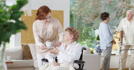 Sanatoria drenują budżety seniorów. Za darmo? Nawet o tym nie myśl