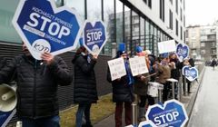 PZU protestuje przeciw wykorzystaniu przez KOD znaczków z akcji „Powiedz STOP wariatom drogowym”