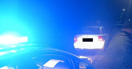 49-latek kompletnie pijany jechał w środku nocy. Straci nie tylko prawo jazdy, ale i auto