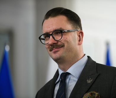 Buczenie i oklaski po wyjściu Mejzy. "Powiem krótko"