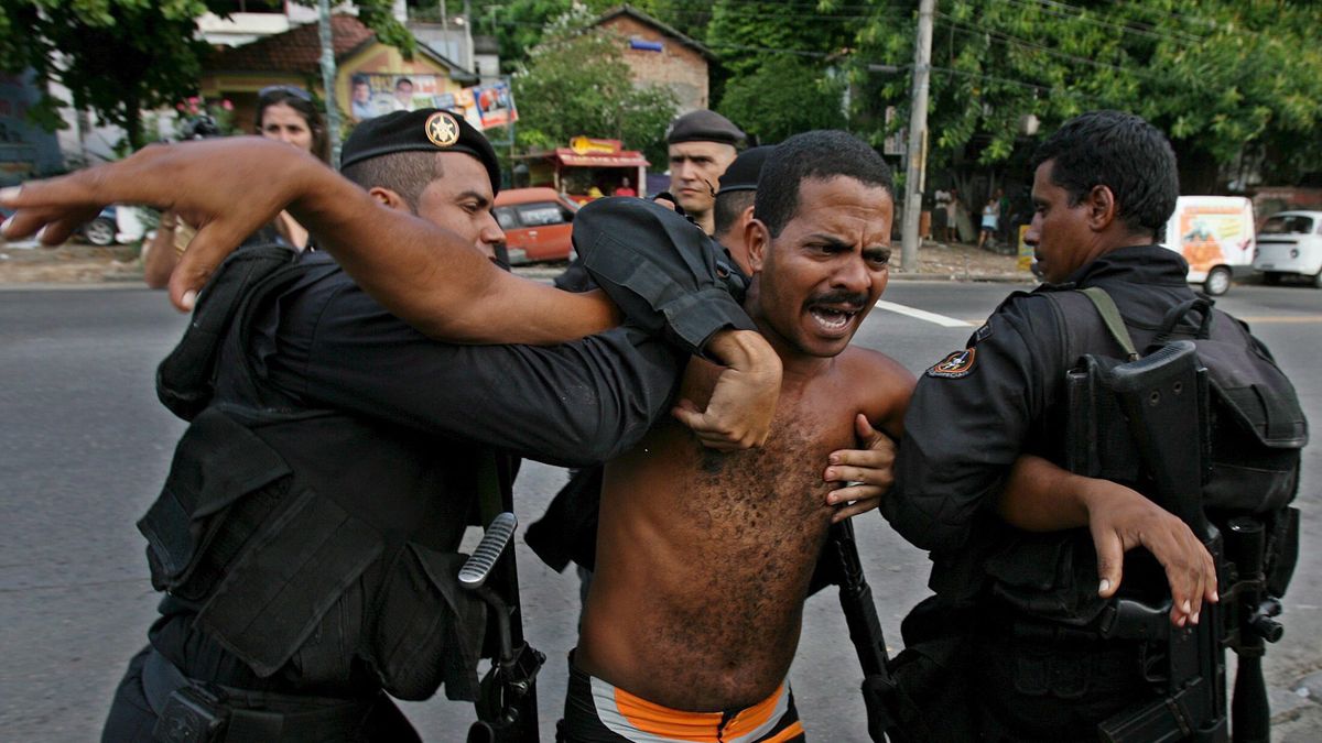 Zamieszki
ANTONIO LACERDA