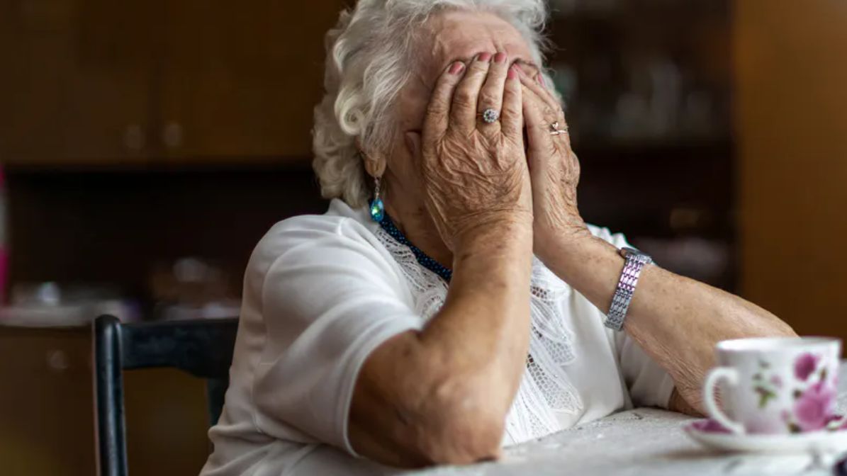 Skąd się bierze zapach starszych ludzi?